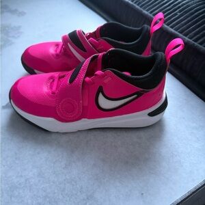 Nike Team Hustle D11 Kids Basketball Shoes